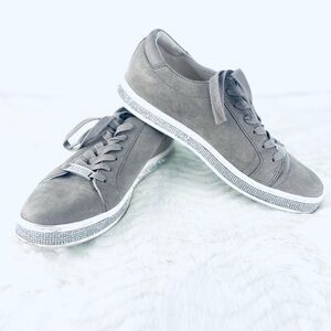 🌹Keneth Cole Size 9 Gray Low-Top Suede Sneakers with White Sole
